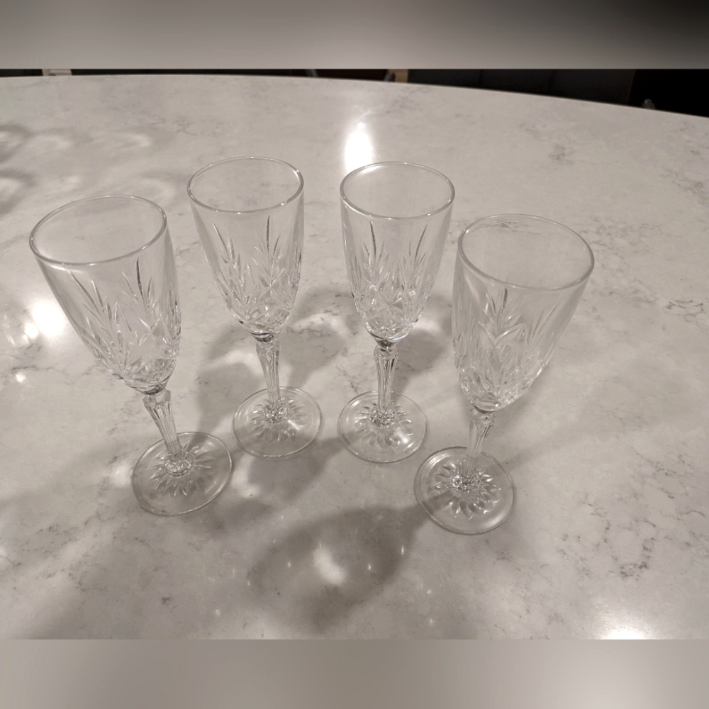 Set of 4 Crystal Wine Glassware